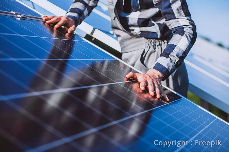 Photo : Marchand Julien, Energies renouvelables & Panneaux solaires à Somme-Leuze