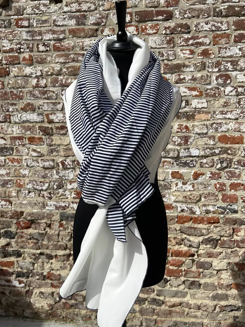Photo : Huia - NIM Design, Grossiste, fournisseur et fabricant de foulards et d'accessoires femme en Belgique